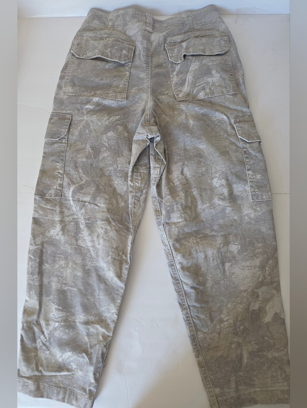 Hollister Men's Tan Gray Marble-Print Cargo Pants - Picture 2 of 3